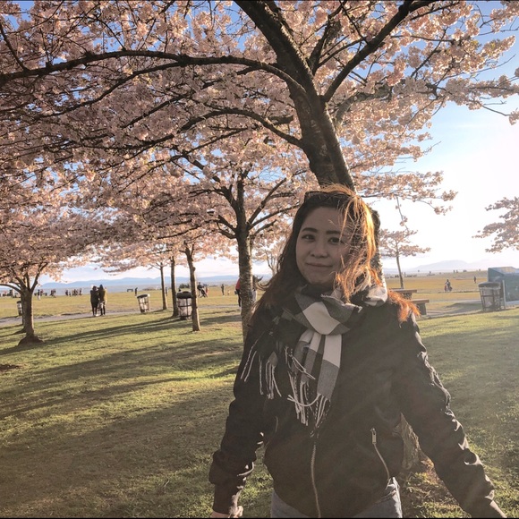 Meet your Posher, Erika - Picture 1 of 1